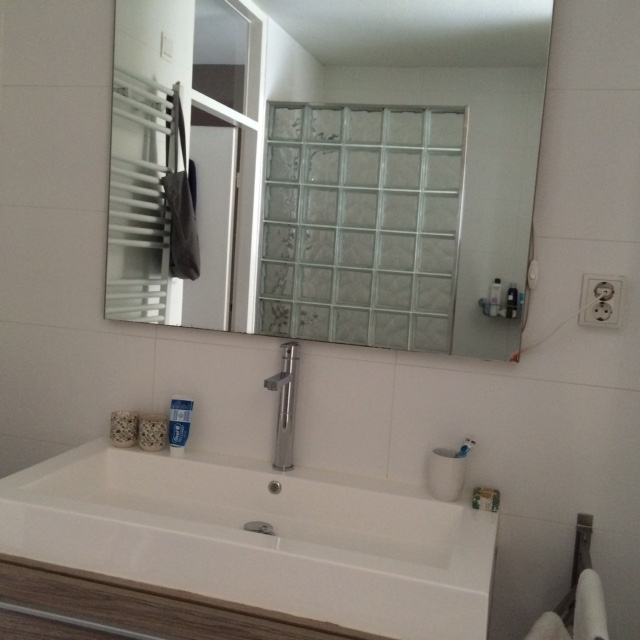 Betere Luxe badkamer met instapdouche en grote wastafel met spiegel HX-52